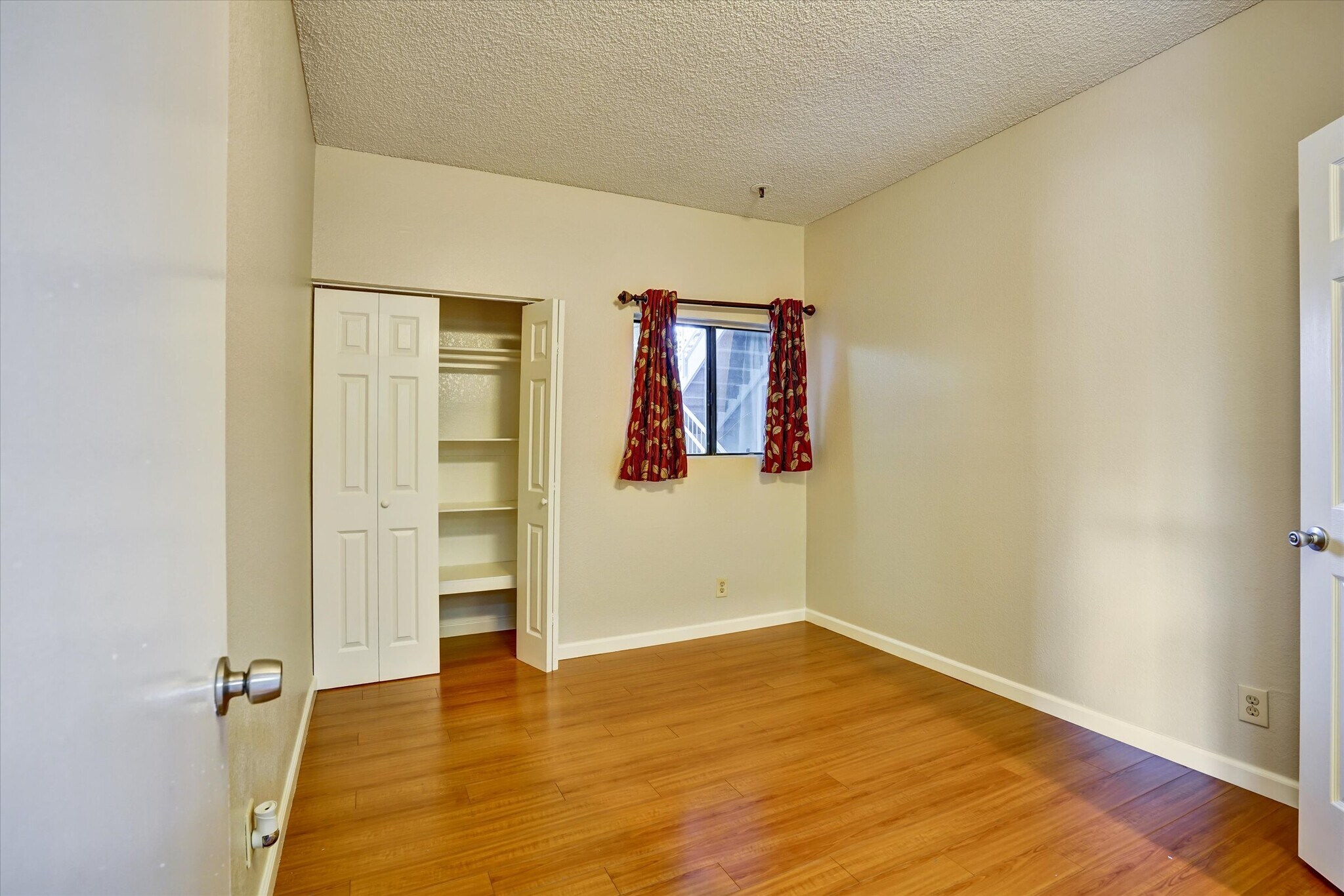 Building Photo - 3402 Pinewood Terrace