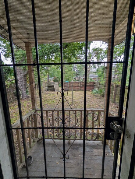 Building Photo - 1008 W 52nd St