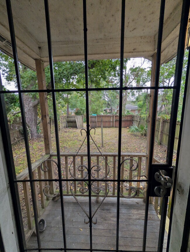 Building Photo - 1008 W 52nd St