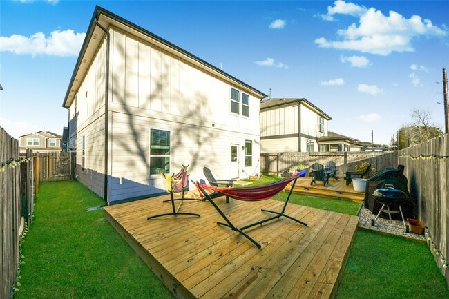 Building Photo - 25928 Chicory Dr