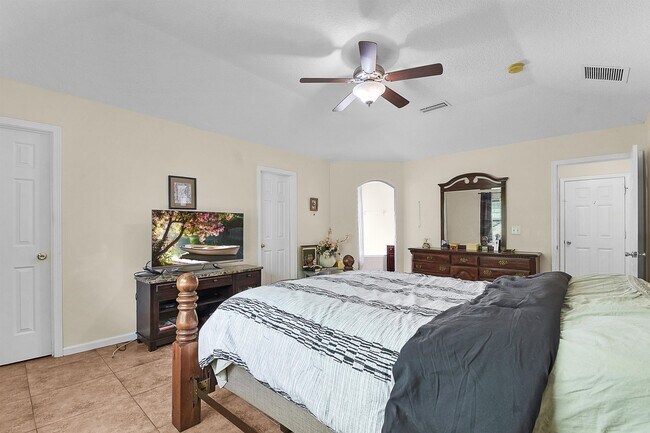 Building Photo - 237 N Hidden Tree Dr