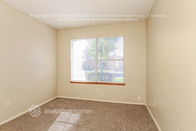 Building Photo - 7934 W Laurel Ln