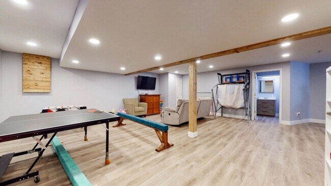 Building Photo - Stunning 4-Bedroom, 3.5-Bath Home with Over 3,800 Sq. Ft. of Ideal Living Space in East Bloomington