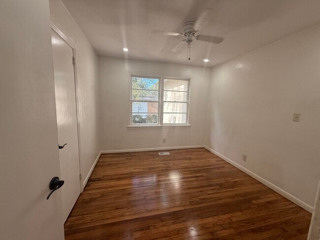 Building Photo - 1811 Tyndall Dr