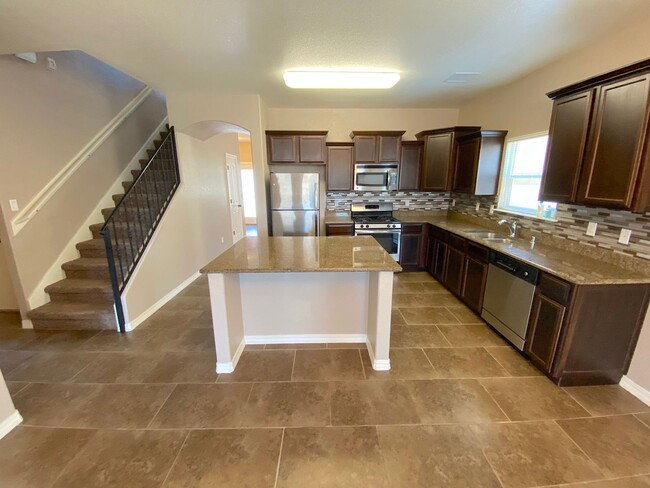 Building Photo - East El Paso LARGE 4 bed Refrig A/C!