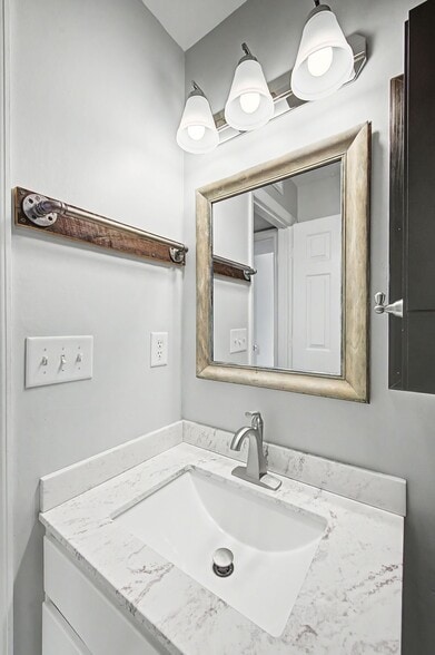 Building Photo - 265 Hillsboro Pl