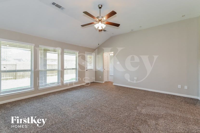 Building Photo - 4818 La Piedra Ln