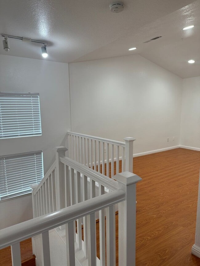 Building Photo - Stunning 3 Bed 3 Bath Duplex in Placentia with Open Floor Plan and Vaulted Ceilings.