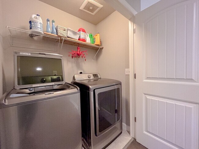 Building Photo - 8056 E 53rd Dr