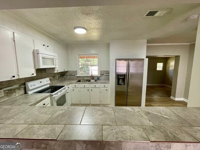 Building Photo - 1595 Winston Dr