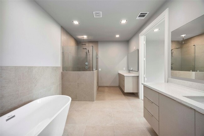 Building Photo - 1111 W 21st St