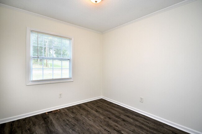 Building Photo - New Lower Price! Remodeled 3 bed / 1.5 bath home near downtown Spartanburg