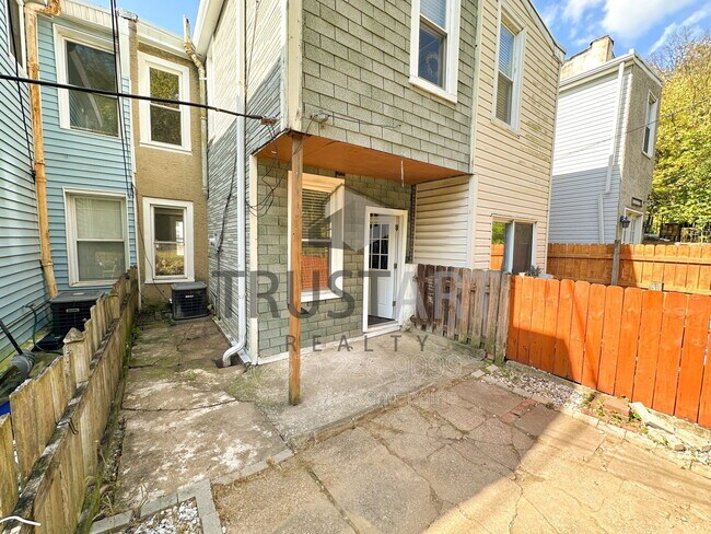 Building Photo - 3885 Manor St