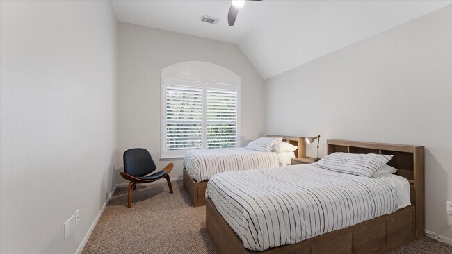 Building Photo - 34 Candle Pine Pl