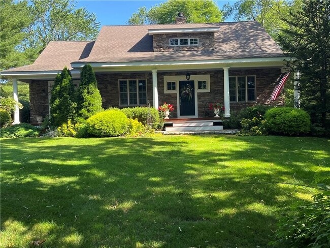 Building Photo - 93 Kickemuit Ave