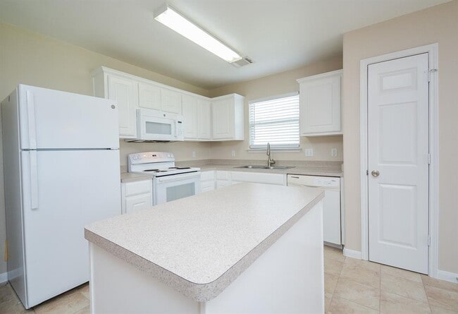 Building Photo - 29031 Rio Grande River Dr