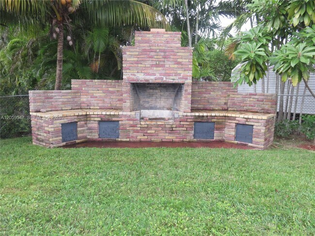 Building Photo - 5801 SW 28th St
