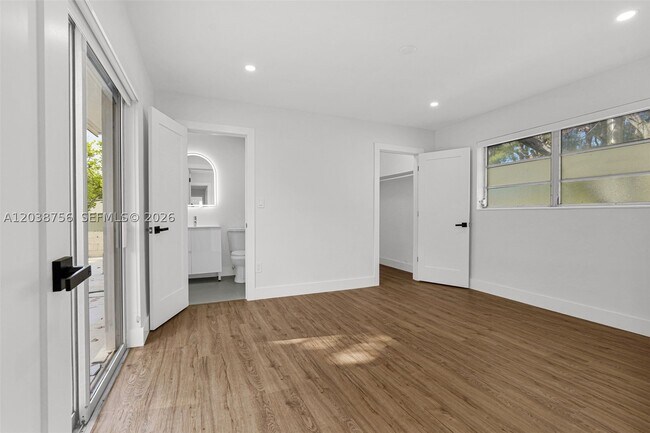 Building Photo - 8201 SW 42nd St