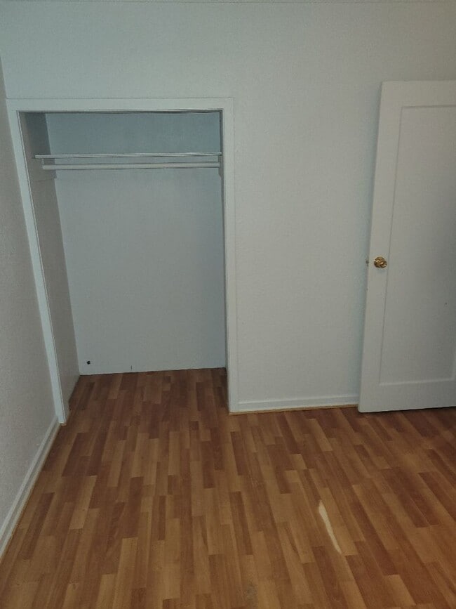 Building Photo - Quaint 2 bed