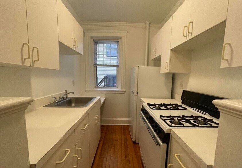 Primary Photo - 27 Wendell St