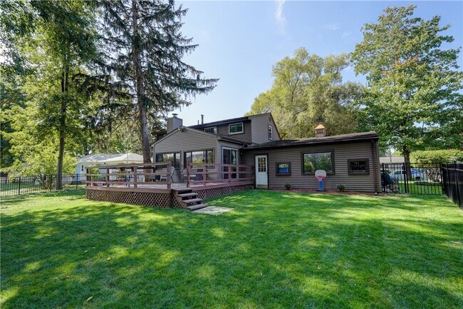 Building Photo - 984 Danby Dr