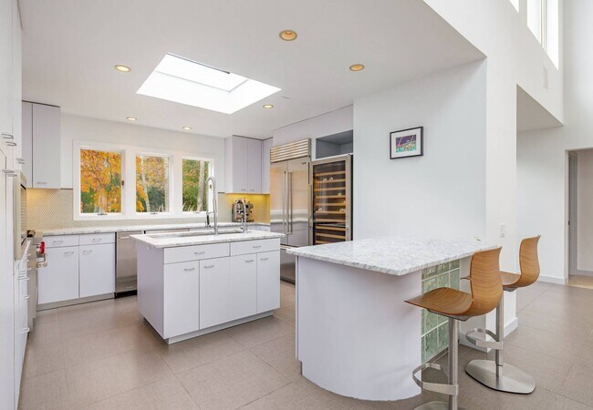 Building Photo - 138 Merchants Path