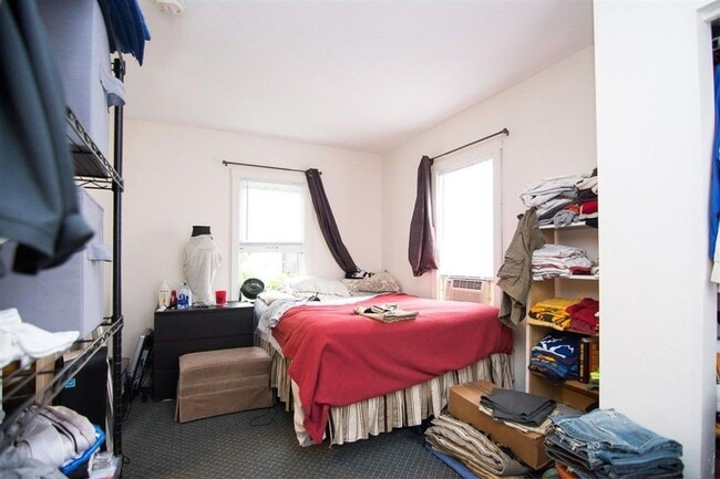 Building Photo - Cozy 1 Bedroom House