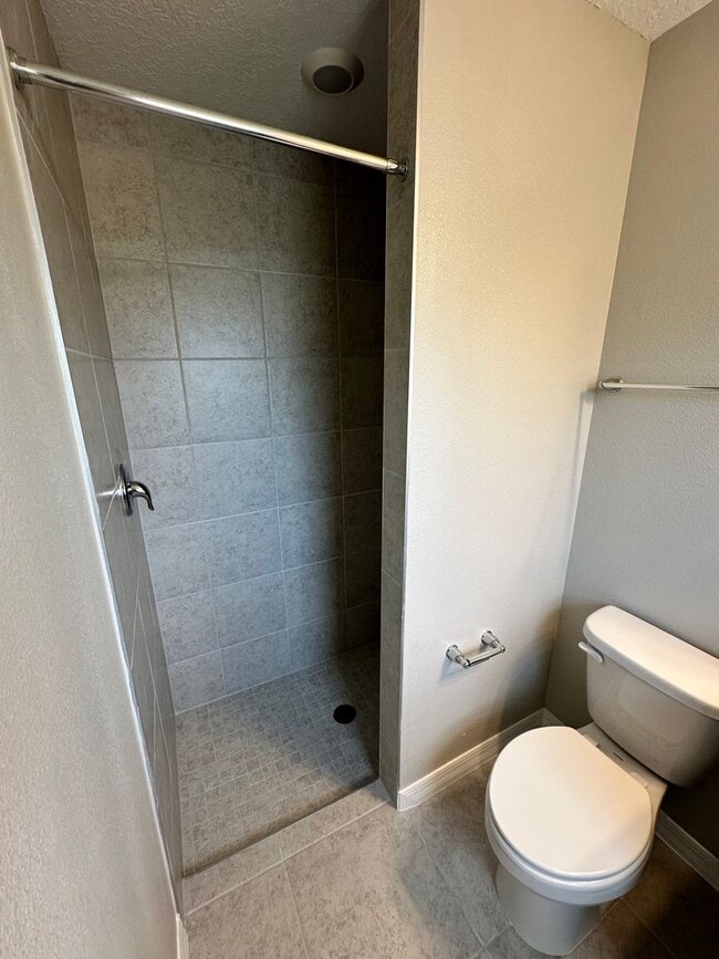 Building Photo - Beautiful New Energy Efficient 2/2 Duplex in St. Cloud