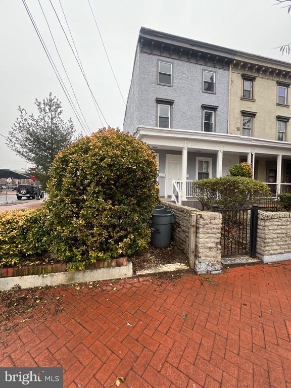 Building Photo - 330 N 2nd St