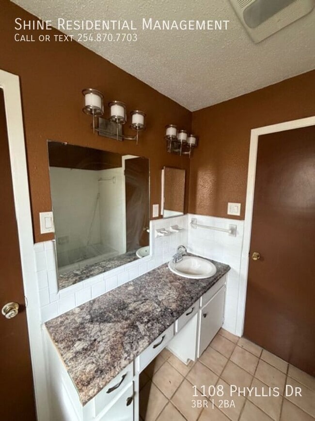 Building Photo - 1108 Phyllis Dr