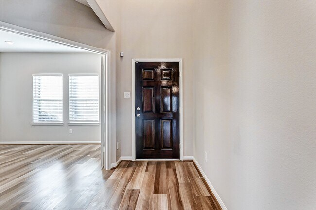 Building Photo - 2165 Woodland Pine Dr