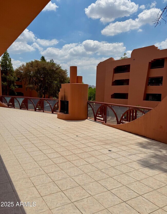 Building Photo - 4303 E Cactus Rd