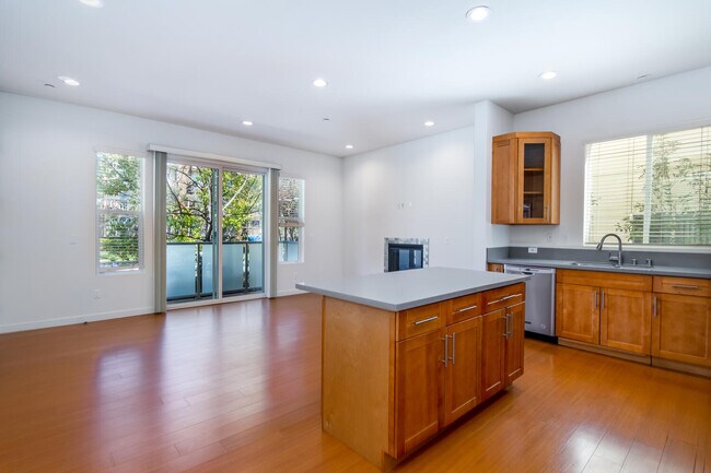 Unit 2 - 14212 Riverside Dr