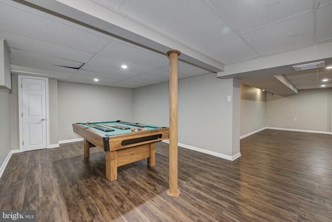 Building Photo - 1717 Country Club Dr