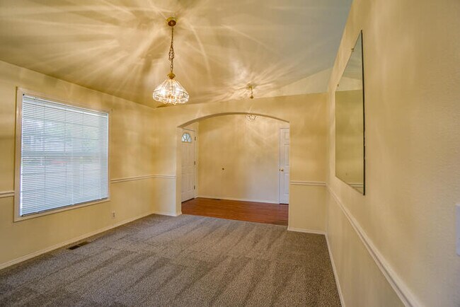 Building Photo - LARGE THREE BEDROOM HOME WITH RV /BOAT PAR...
