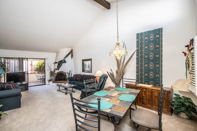 Building Photo - Beautiful Furnished patio home in Old Town Scottsdale, 2BR