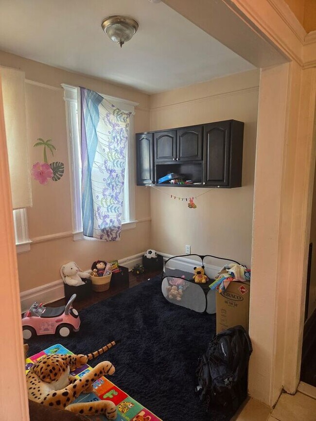 Building Photo - Spacious Newark Home – 7 Bedrooms, 2 Kitchens