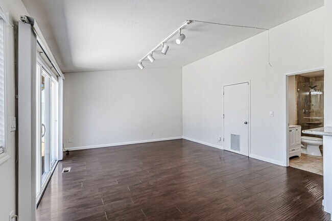 Building Photo - Saratoga Gem - 4BR Home Open Floor Plan & ...
