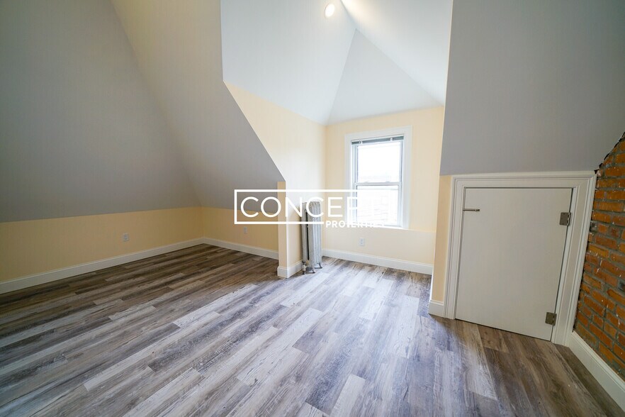 Building Photo - 22 Winslow Rd