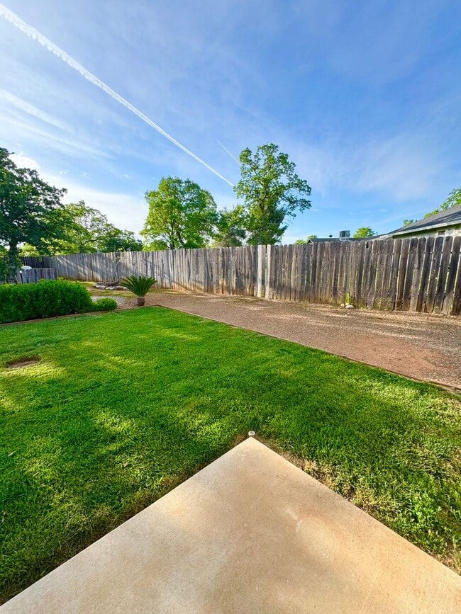 Building Photo - Lovely Home in Cottonwood!! (Lake California/Privately Gated Community)