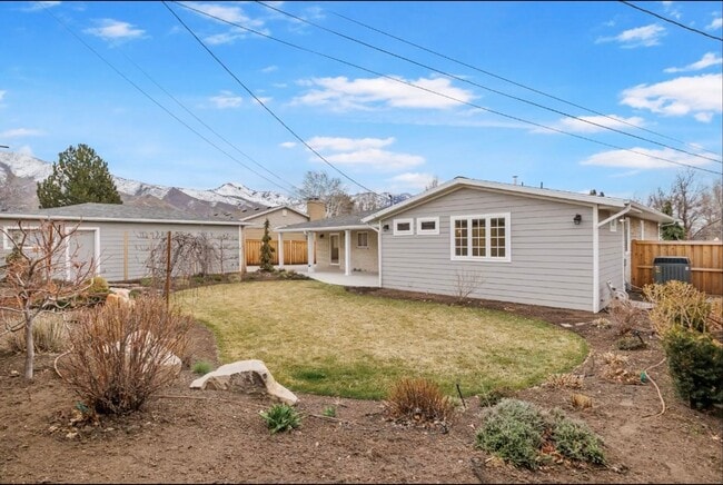 Building Photo - Spacious home for rent -  2.2 miles from t...