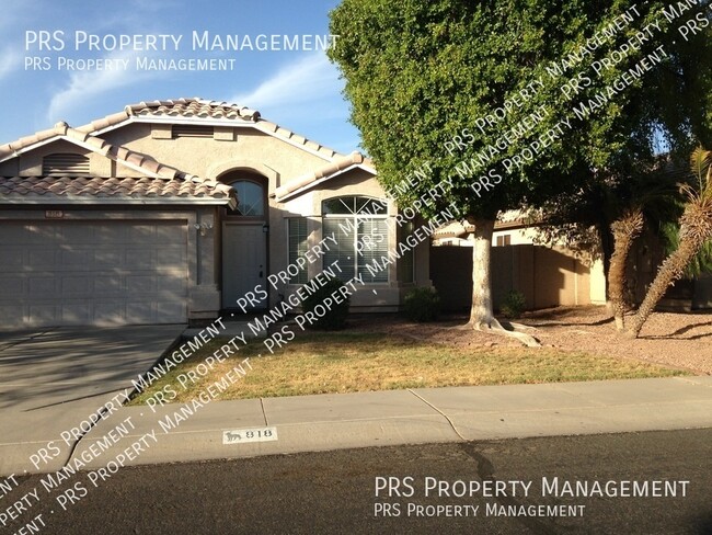 Building Photo - 818 W Silver Creek Rd