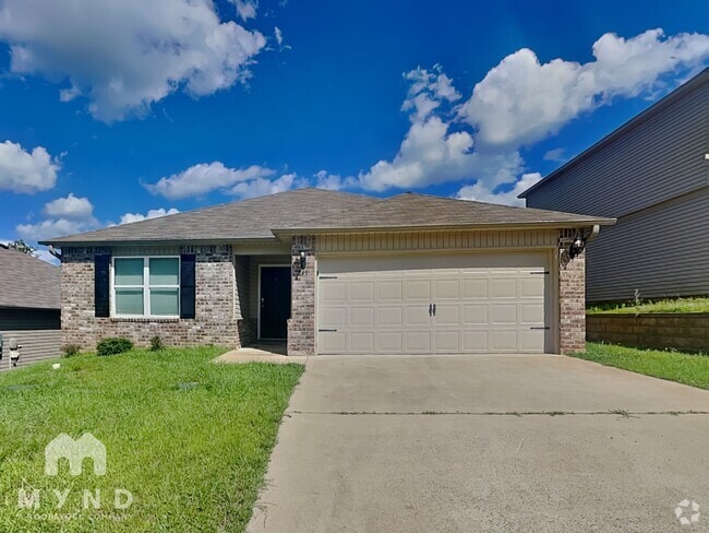 Building Photo - 245 Americana Dr