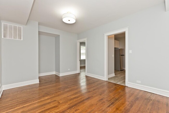 Building Photo - 2 bedroom in Chicago IL 60640