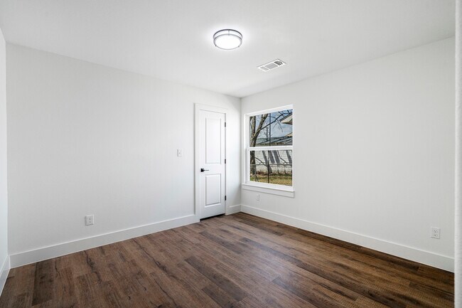 Building Photo - 1521 S Rusk Ave