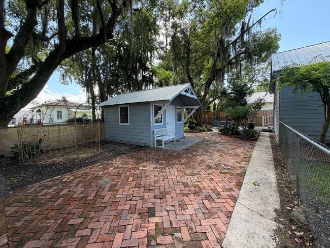 Building Photo - 107 Screven St