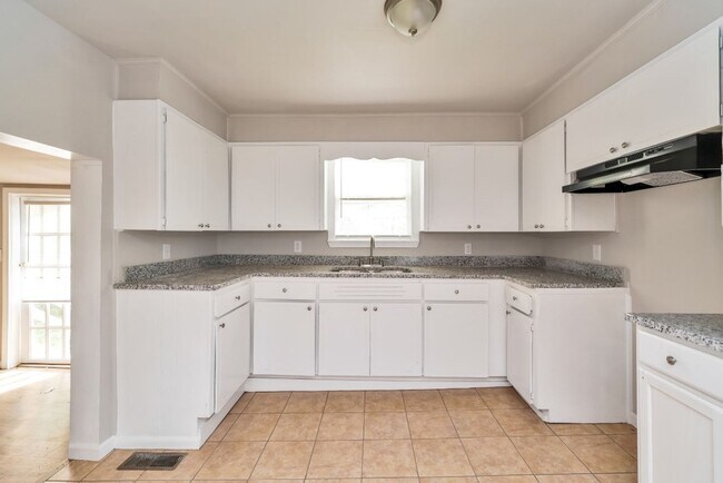 Building Photo - Move-In Ready House for Rent in Talladega!...