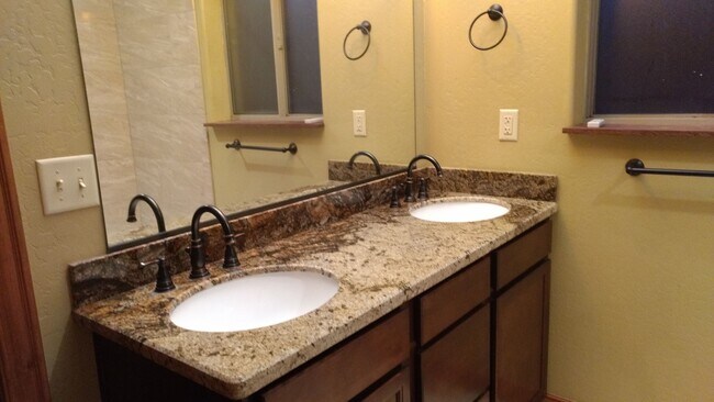 Building Photo - 1782 Larson Rd