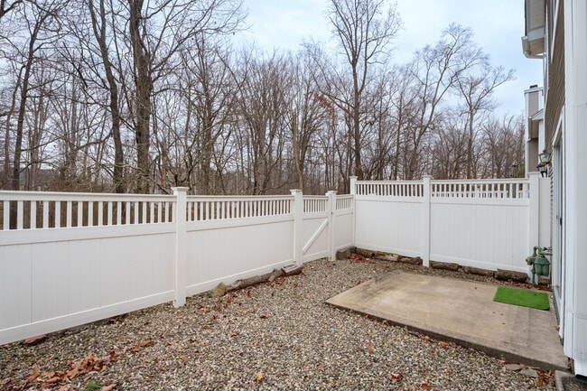 Building Photo - 610 Bollen Ct