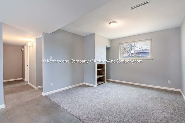 Building Photo - 1421 Querida Dr